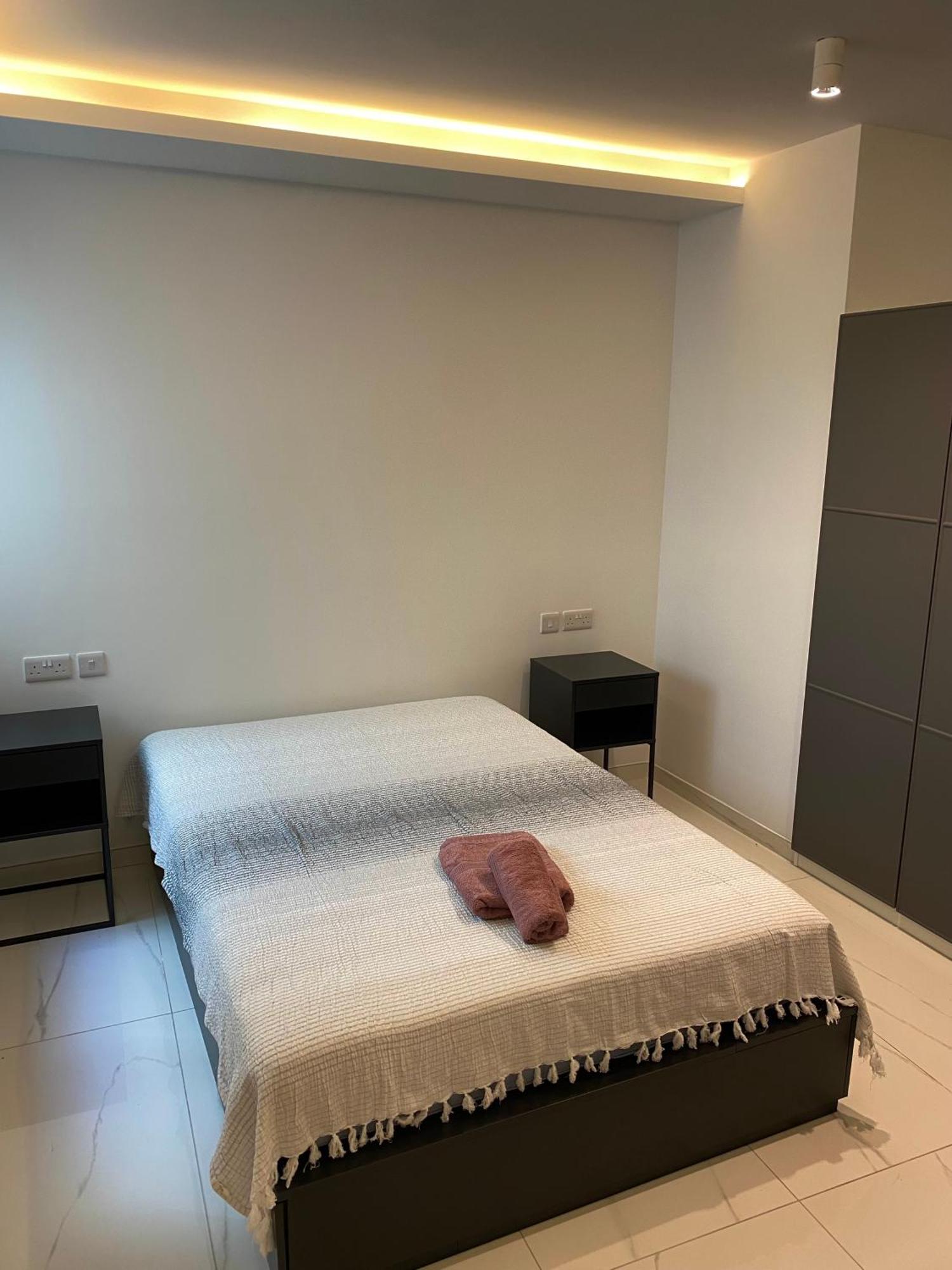 Tigne Sliema Three Bedrooms Apartment Екстериор снимка