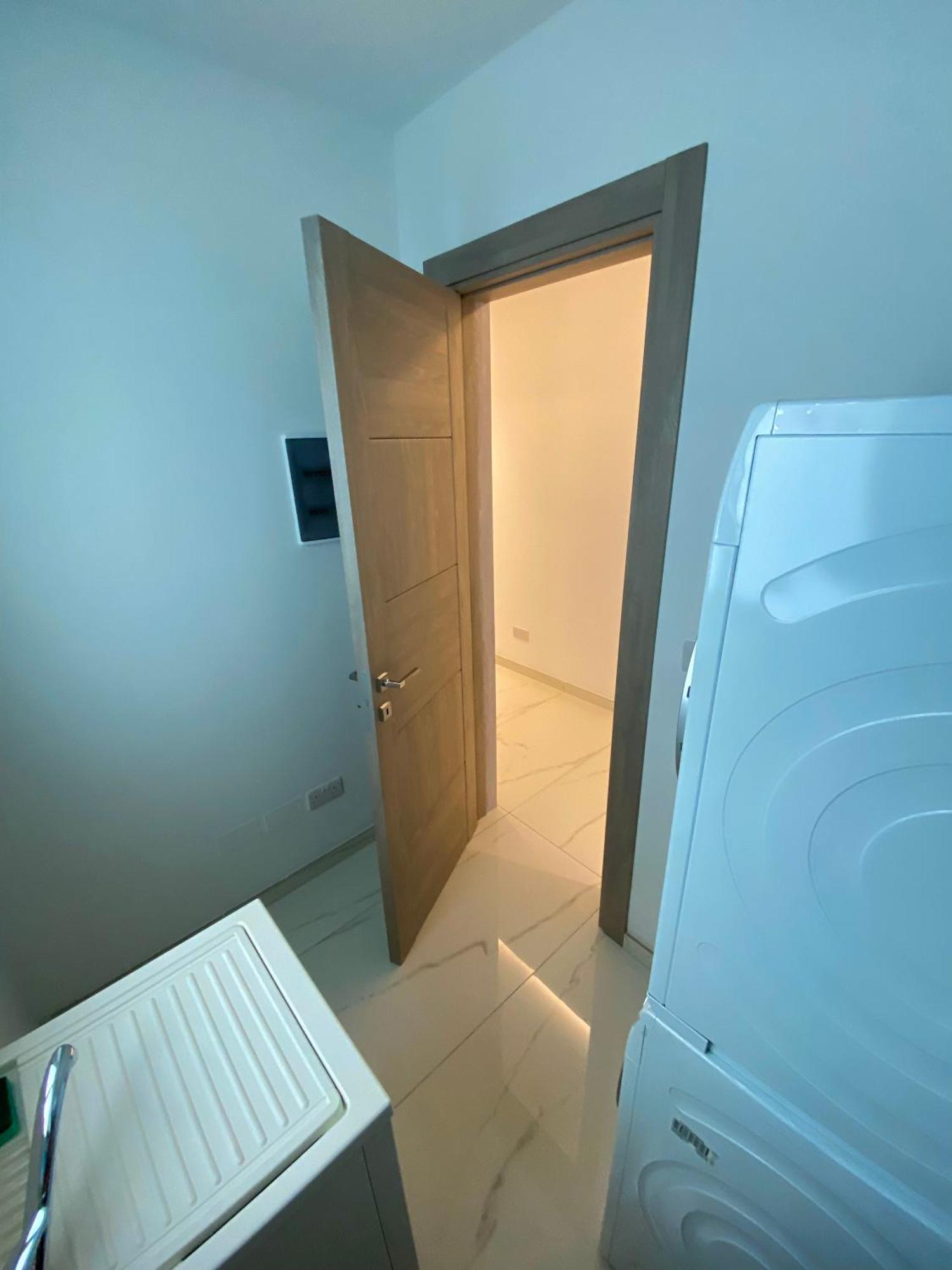 Tigne Sliema Three Bedrooms Apartment Екстериор снимка