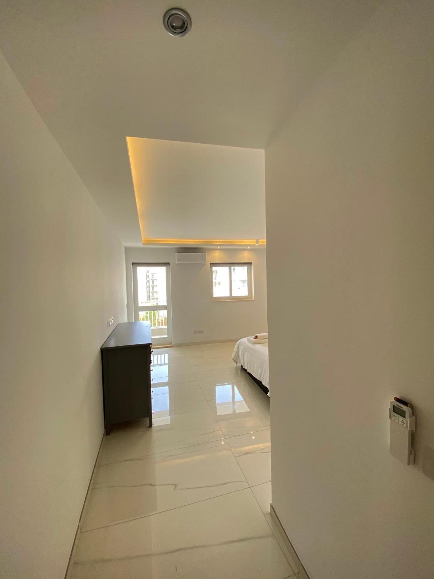 Tigne Sliema Three Bedrooms Apartment Екстериор снимка
