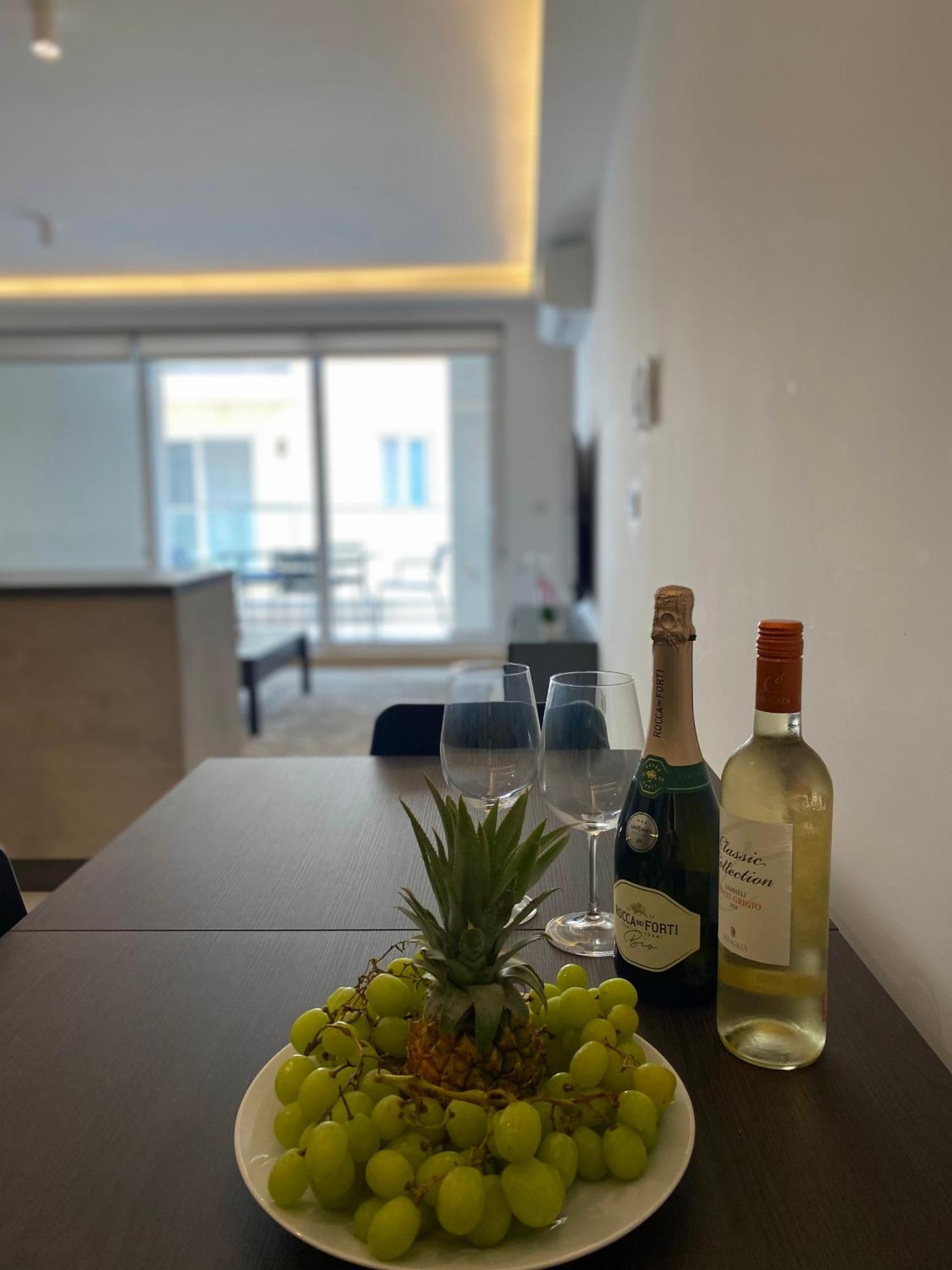 Tigne Sliema Three Bedrooms Apartment Екстериор снимка